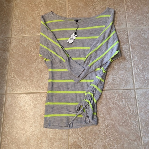 NWT EXPRESS SWEATER - Picture 4 of 4